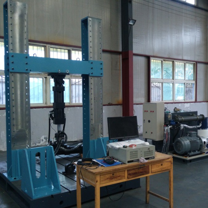 汽車配件三角臂反復加載疲勞試驗機.JPG